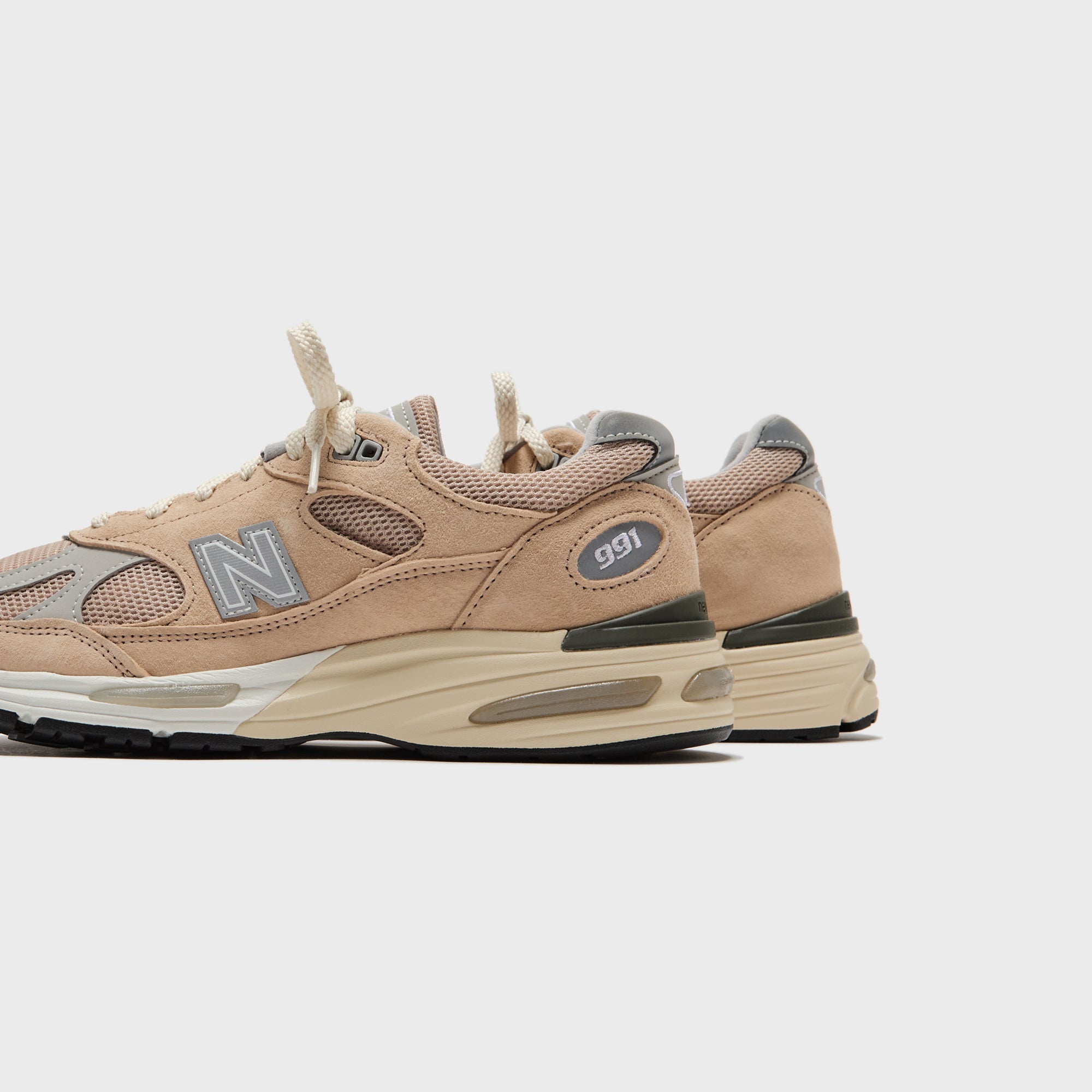 Оригінальна Made In Uk 991v2 Cuban Sand New balance – детальний вид
