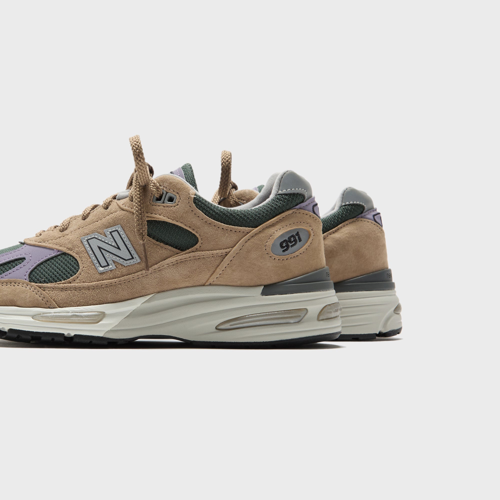 Оригінальна Made In Uk 991v2 Cement New balance – детальний вид