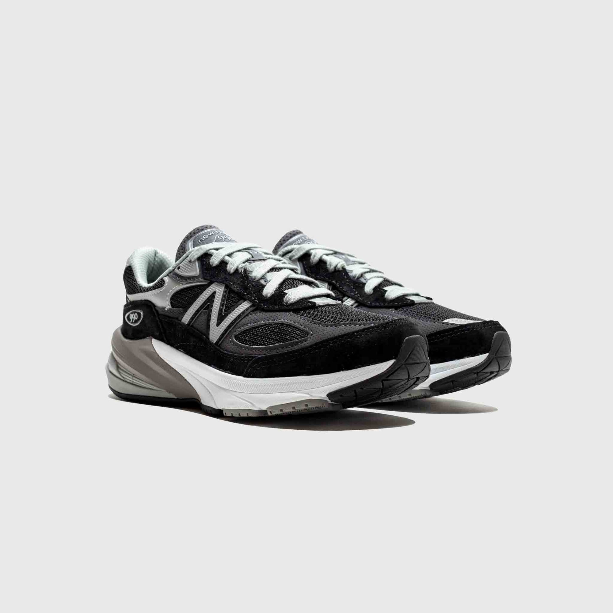 Оригінальна W990bk6 Made In Usa New balance – вид ззаду