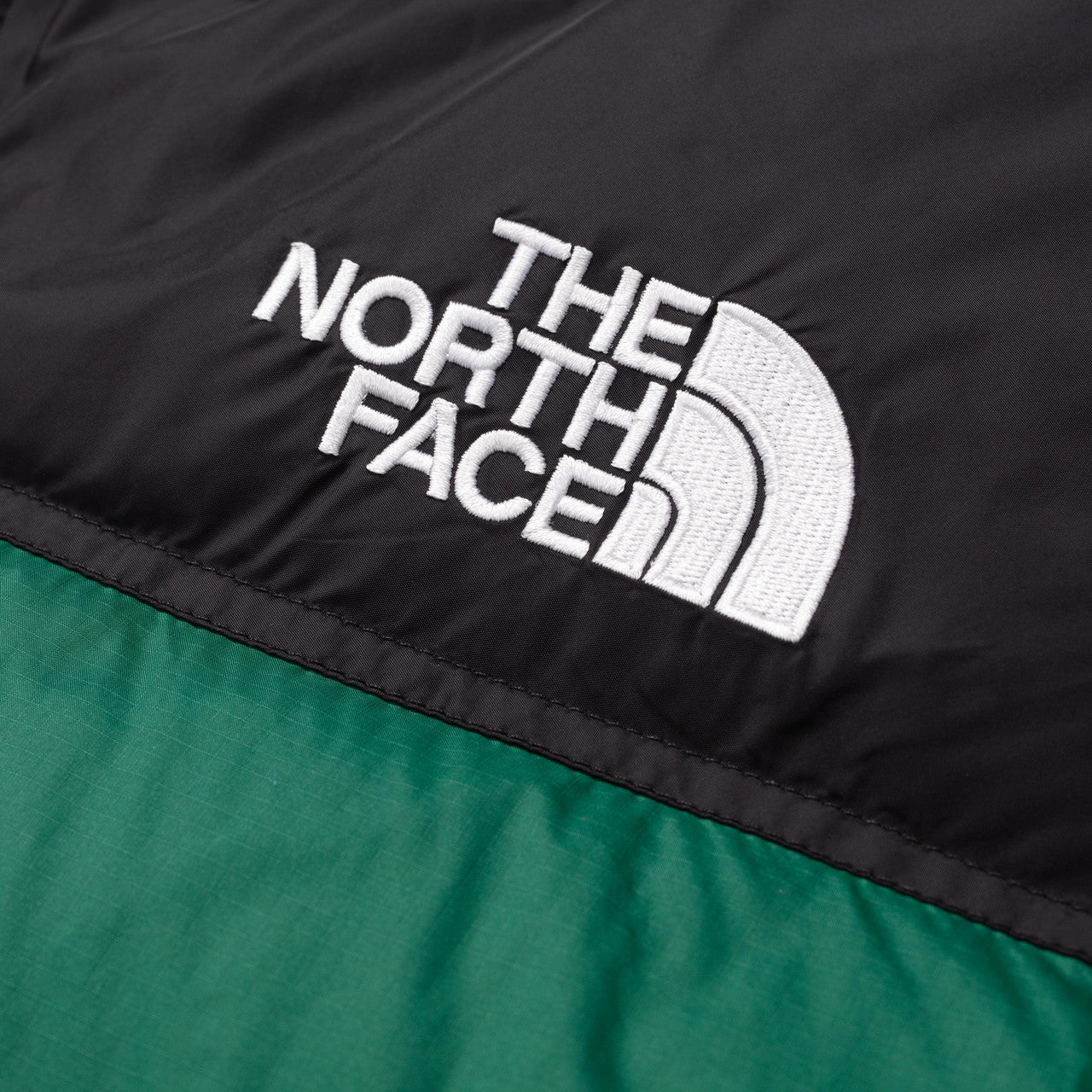 Wmns 1996 Retro Nuptse Jacket The north face – Гарантія оригінальності – збільшений вид