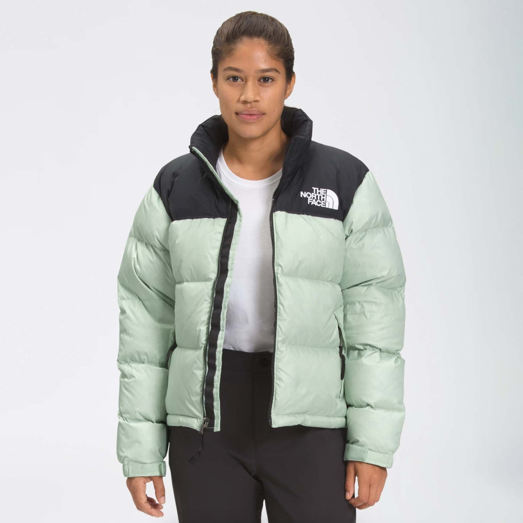 Womens Green Mist 1996 Retro Nuptse Jacket The north face – Гарантія оригінальності – вид ззаду