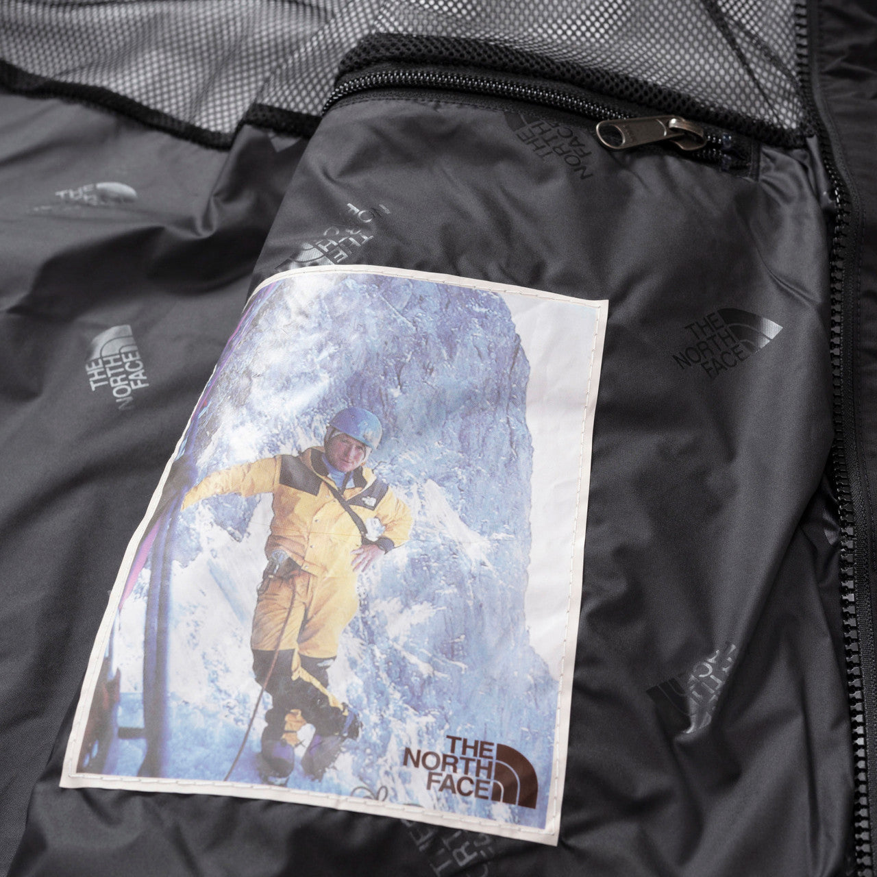 86 Retro Mountain Jacket The north face оригінал – Купити в Україні – вид ззаду