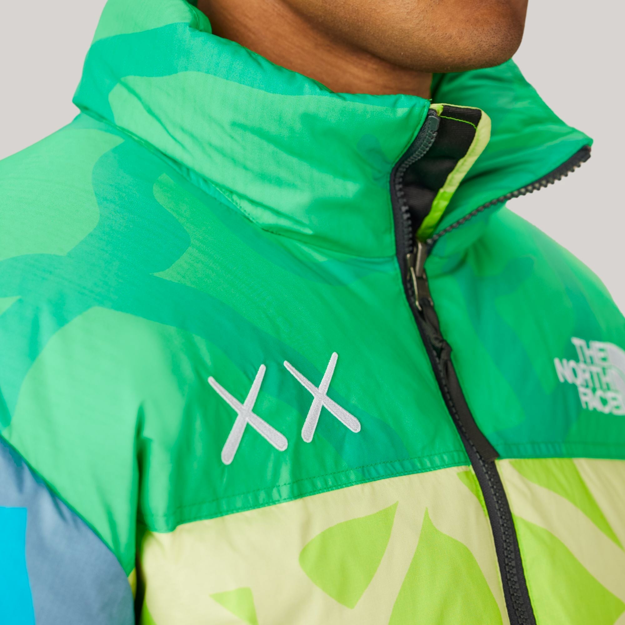 XX Kaws Mens Retro 1996 Nuptse Jacket Green Nuptse Print The north face – Гарантія оригінальності – збільшений вид
