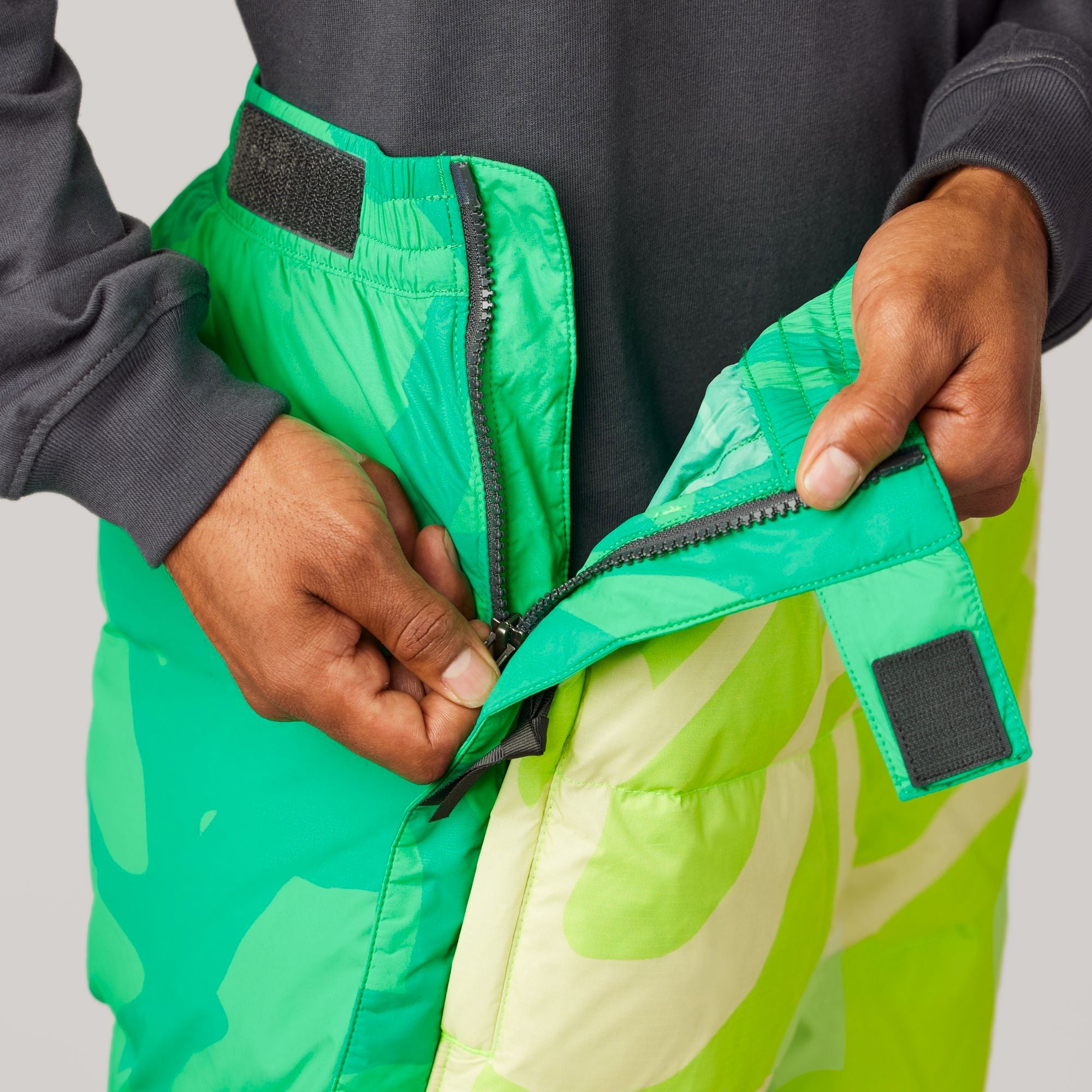 Mens XX Kaws Retro 1996 Nuptse Pants Safety Green Nuptse Print The north face оригінал – Купити в Україні – збільшений вид
