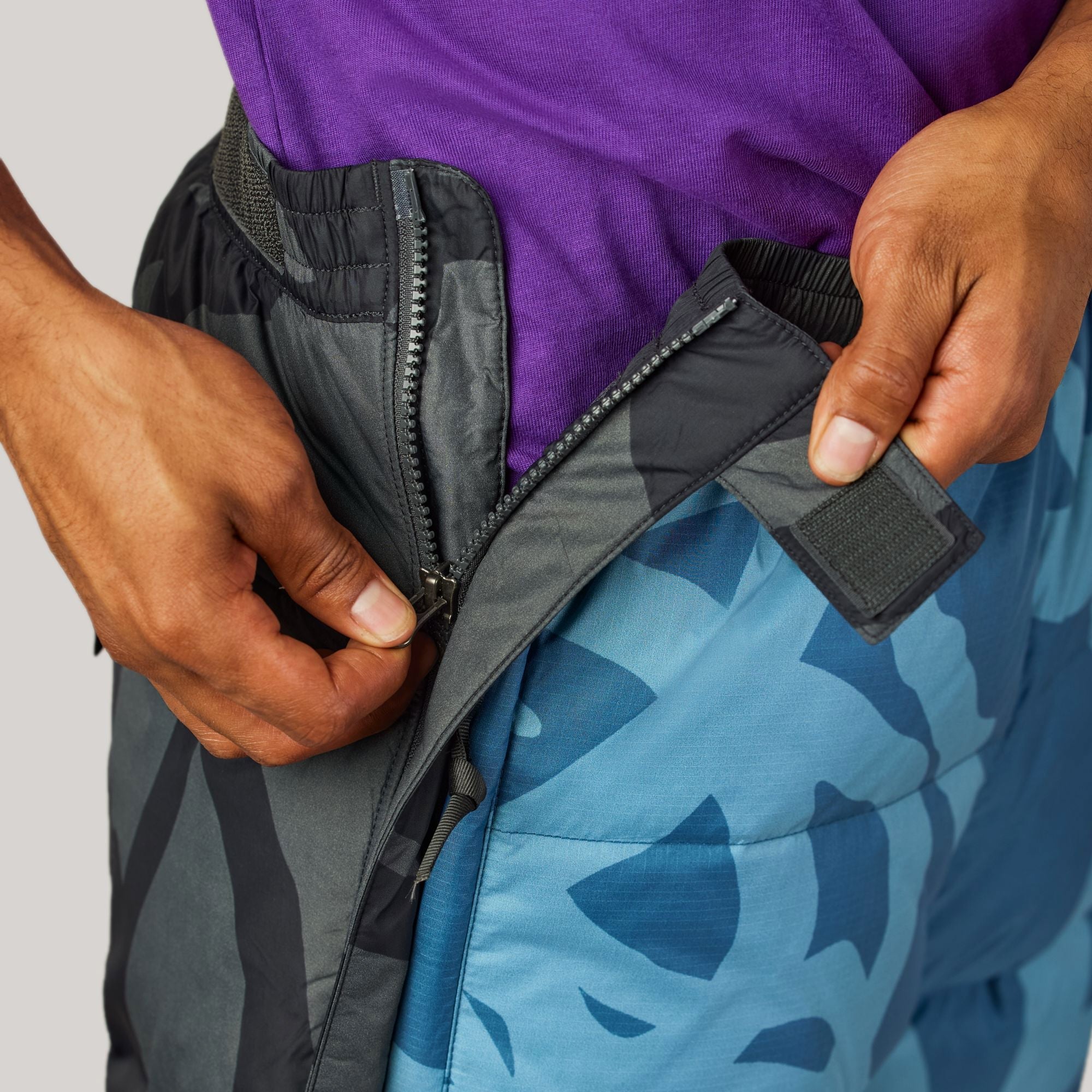 Mens XX Kaws Retro 1997 Nuptse Pants Blue Nuptse Print The north face оригінал – Купити в Україні – збільшений вид