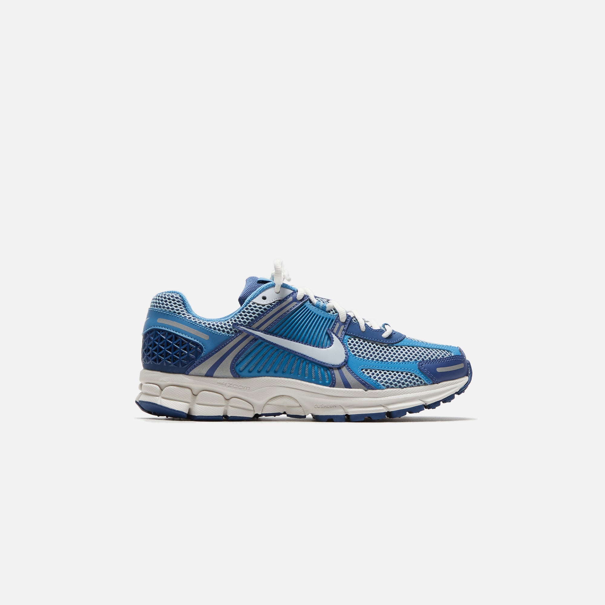 Оригінальна Zoom Vomero 5 Worn Blue Nike – боковий вид