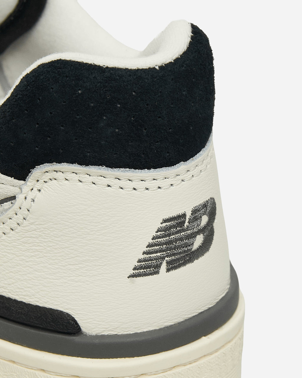 550 Sneakers Sea Salt / Black - NEW BALANCE