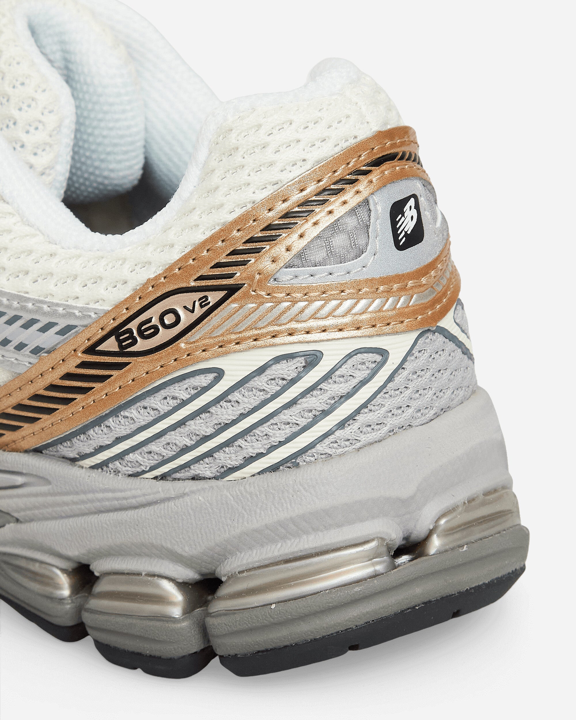 860v2 Sneakers Sea Salt / Gold Metallic - NEW BALANCE