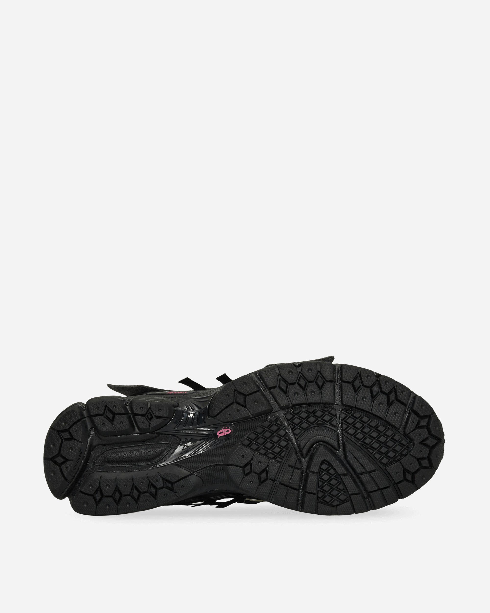 1906A Sneakers Black / Dragon Berry / White - NEW BALANCE