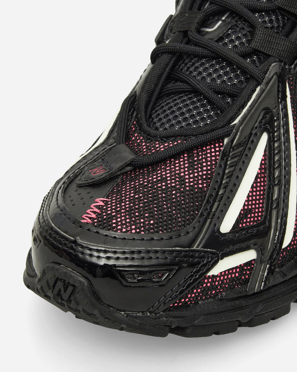 1906A Sneakers Black / Dragon Berry / White - NEW BALANCE