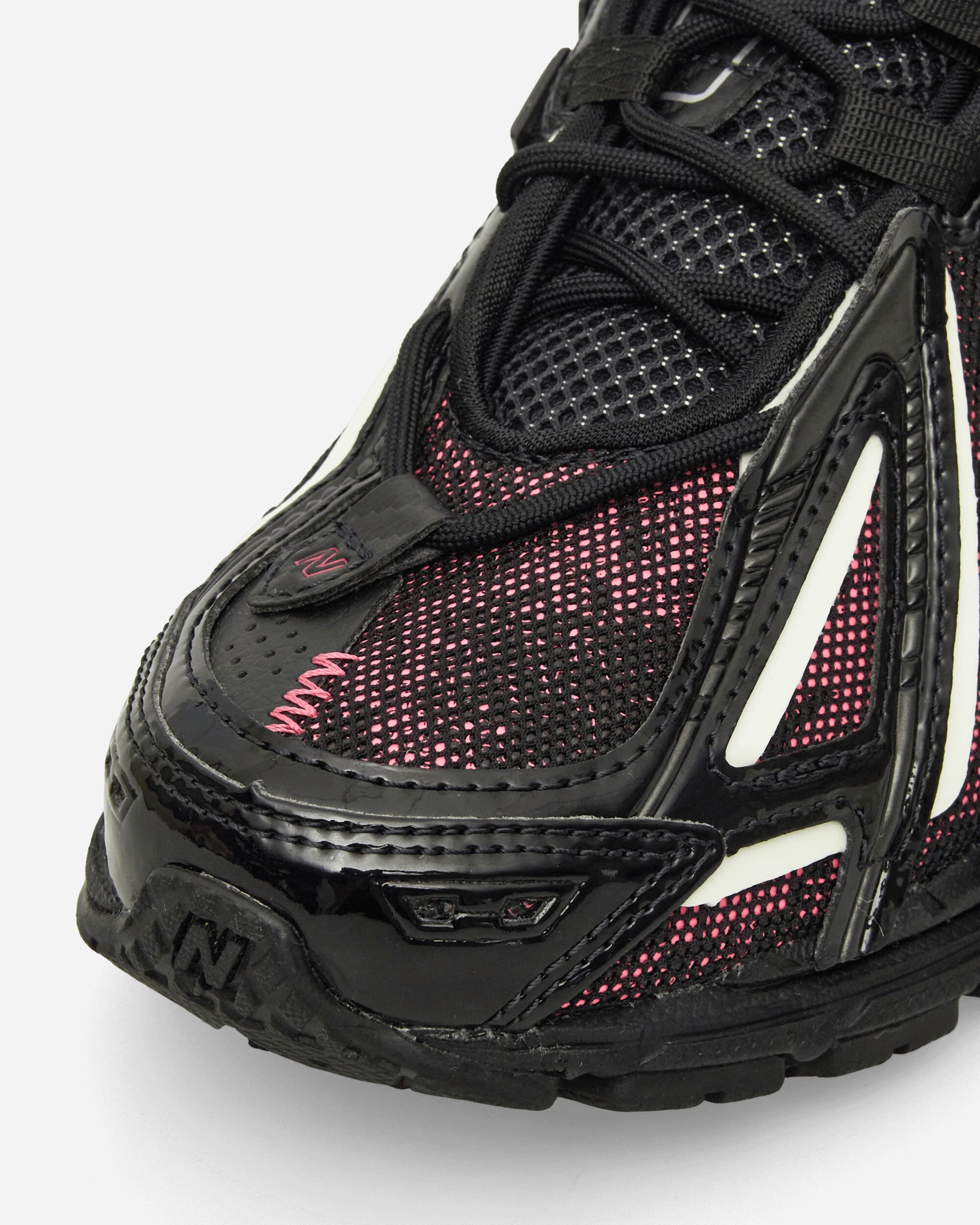 1906A Sneakers Black / Dragon Berry / White - NEW BALANCE