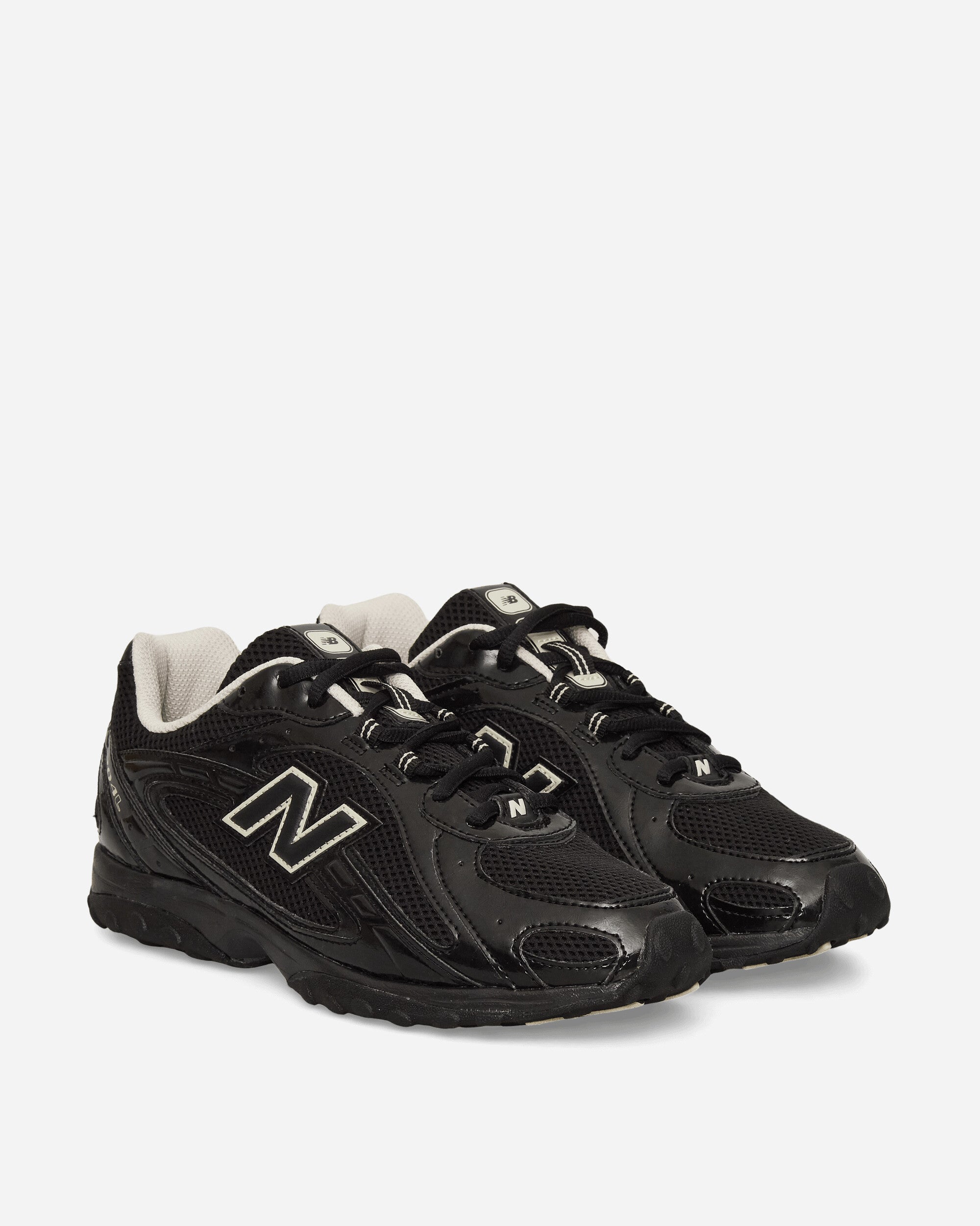 204l Sneakers Black New balance оригінал – Купити в Україні – вид ззаду - NEW BALANCE