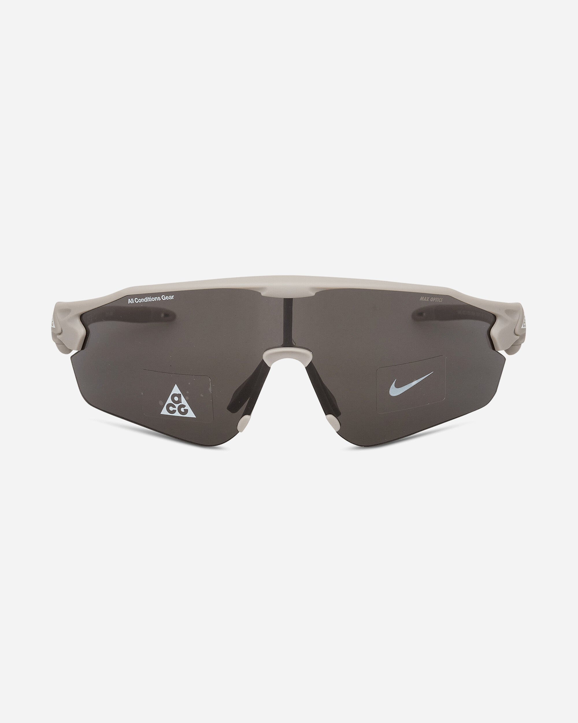 Acg Vista Peak Terrain Tint Sunglasses College Grey Nike оригінал – Купити в Україні – вид ззаду - NIKE