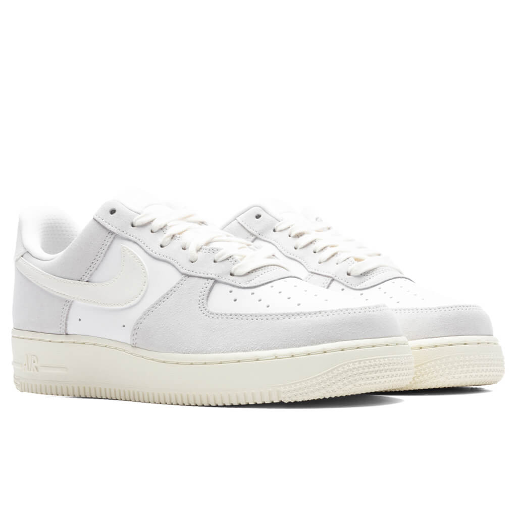 Оригінальна Air Force 1 Lv8 Nike – вид ззаду