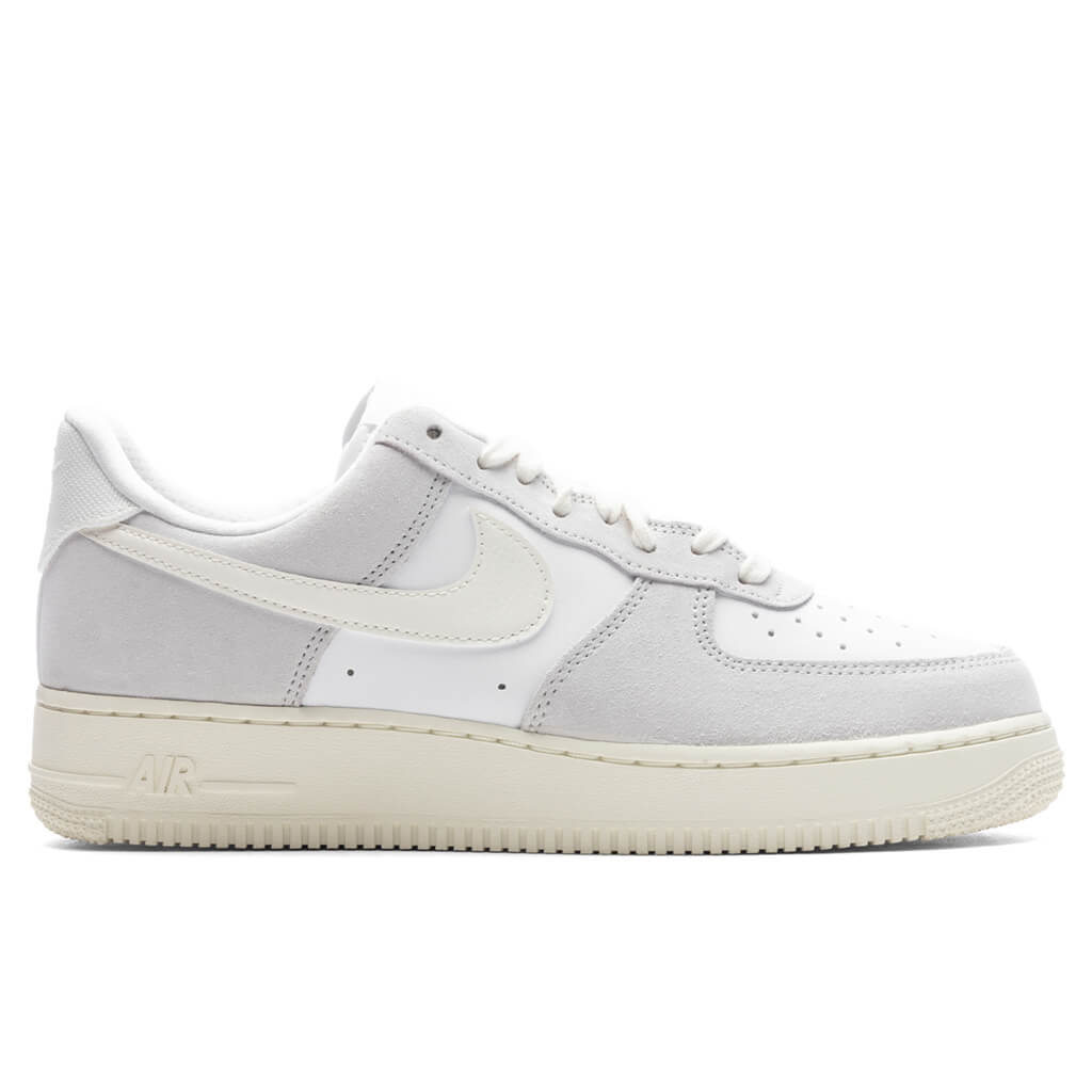 Оригінальна Air Force 1 Lv8 Nike – боковий вид