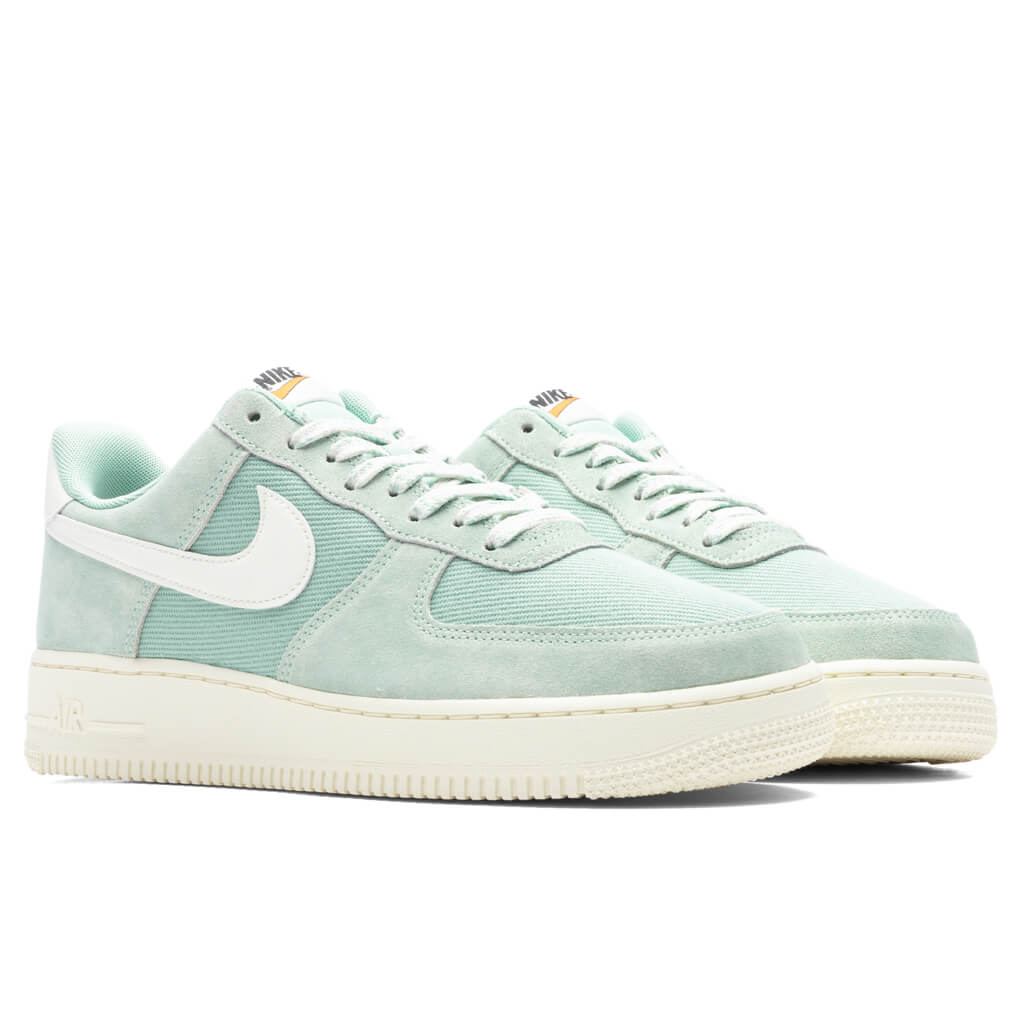 Оригінальна Air Force 1 07 Lv8 Nike – вид ззаду