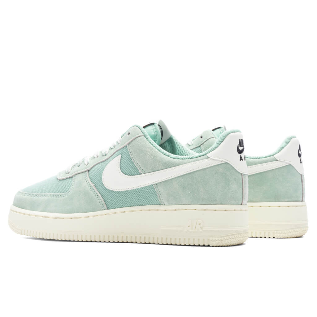 Оригінальна Air Force 1 07 Lv8 Nike – детальний вид