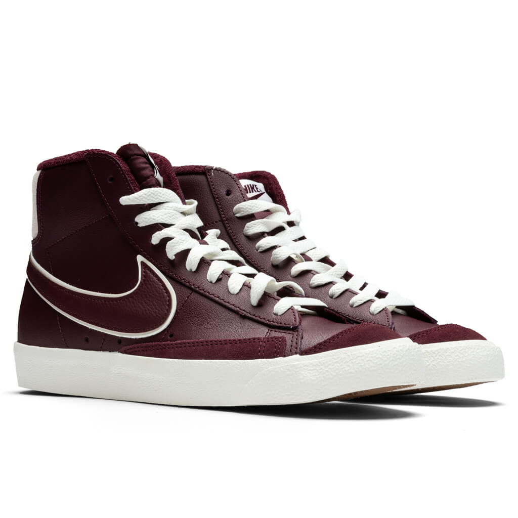 Оригінальна Blazer MID 77 Prm Nike – вид ззаду