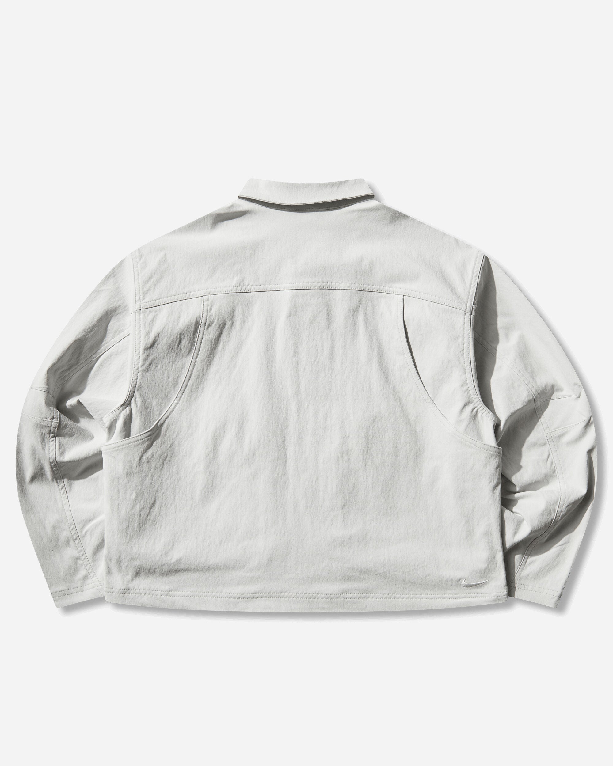 Оригінальна Womens Acg Smith Summituv-Resistant Jacket Photon Dust Nike – вид ззаду