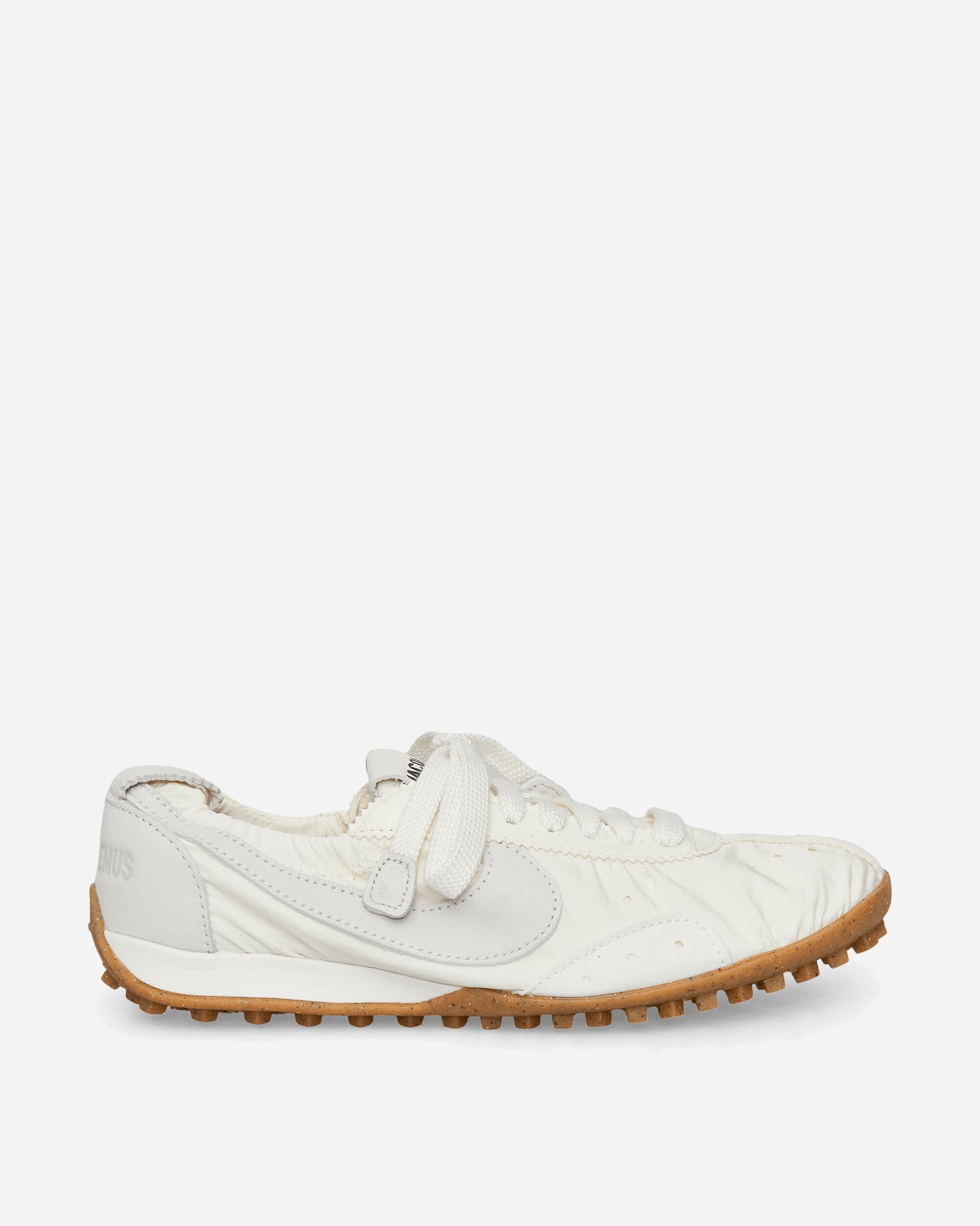 Оригінальна Womens Jacquemus Moon Shoe Sneakers Soft Pearl Nike – боковий вид