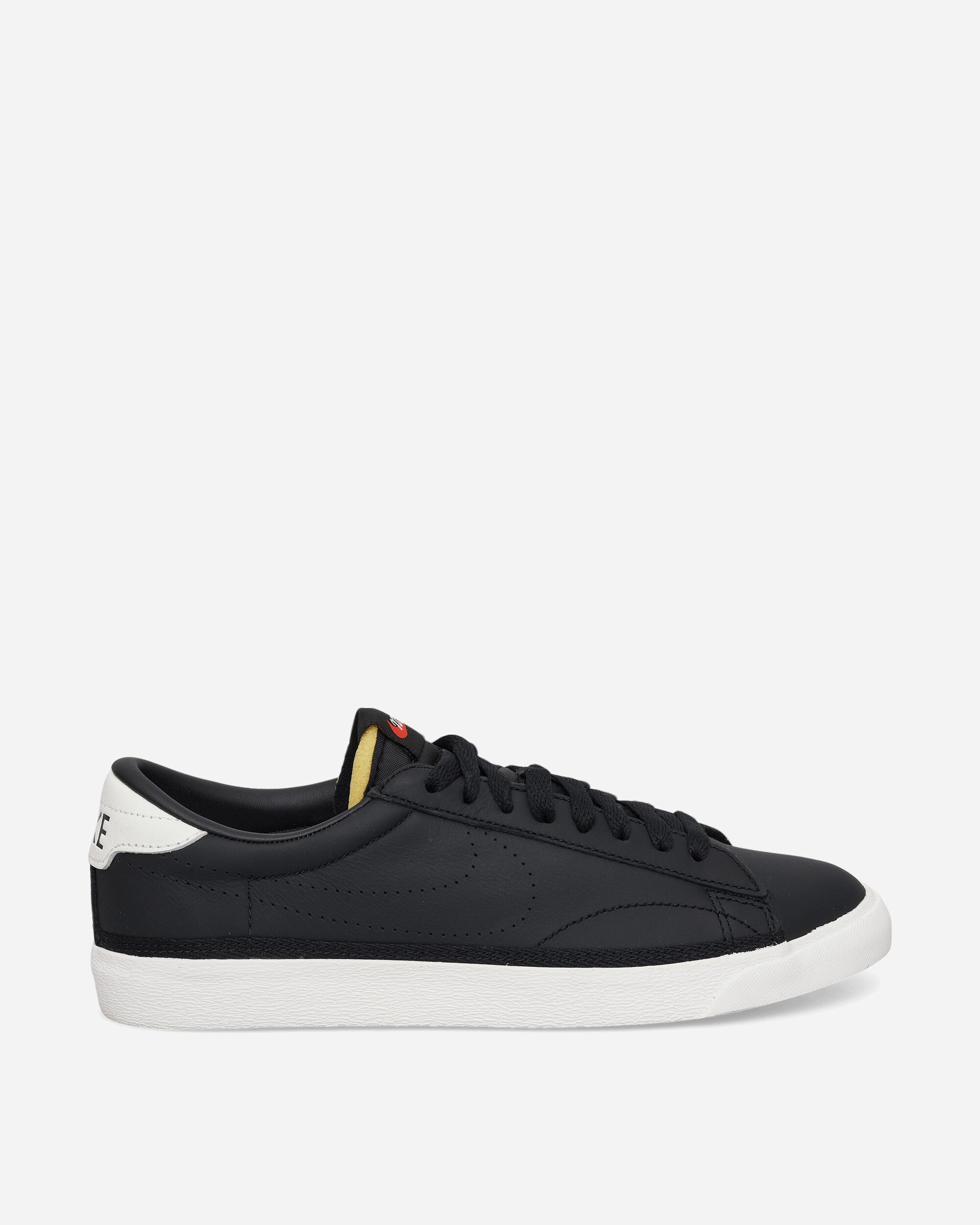 Tennis Classic Sneakers Black Nike оригінал – Купити в Україні – боковий вид