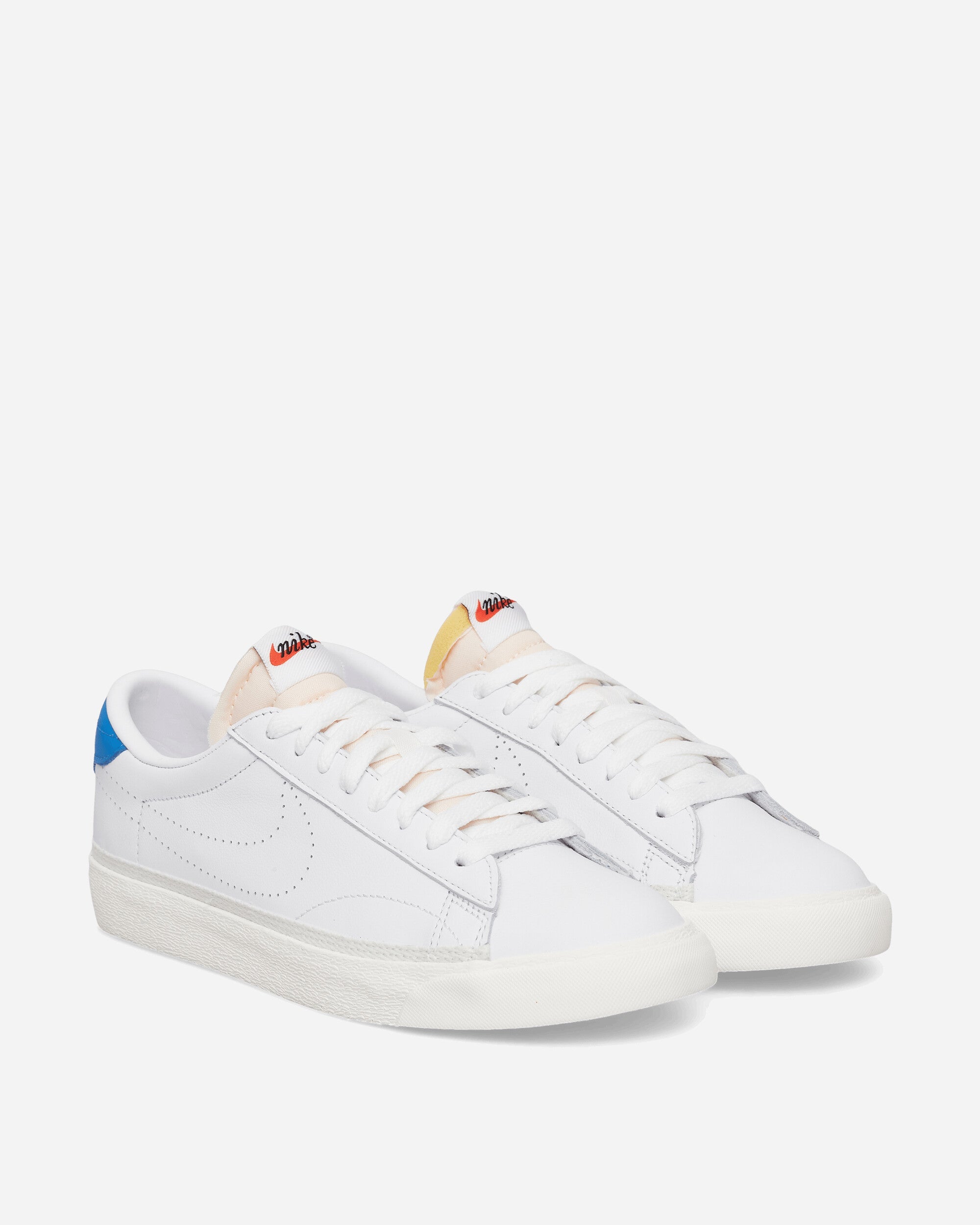 Оригінальна Tennis Classic Sneakers White Nike – вид ззаду