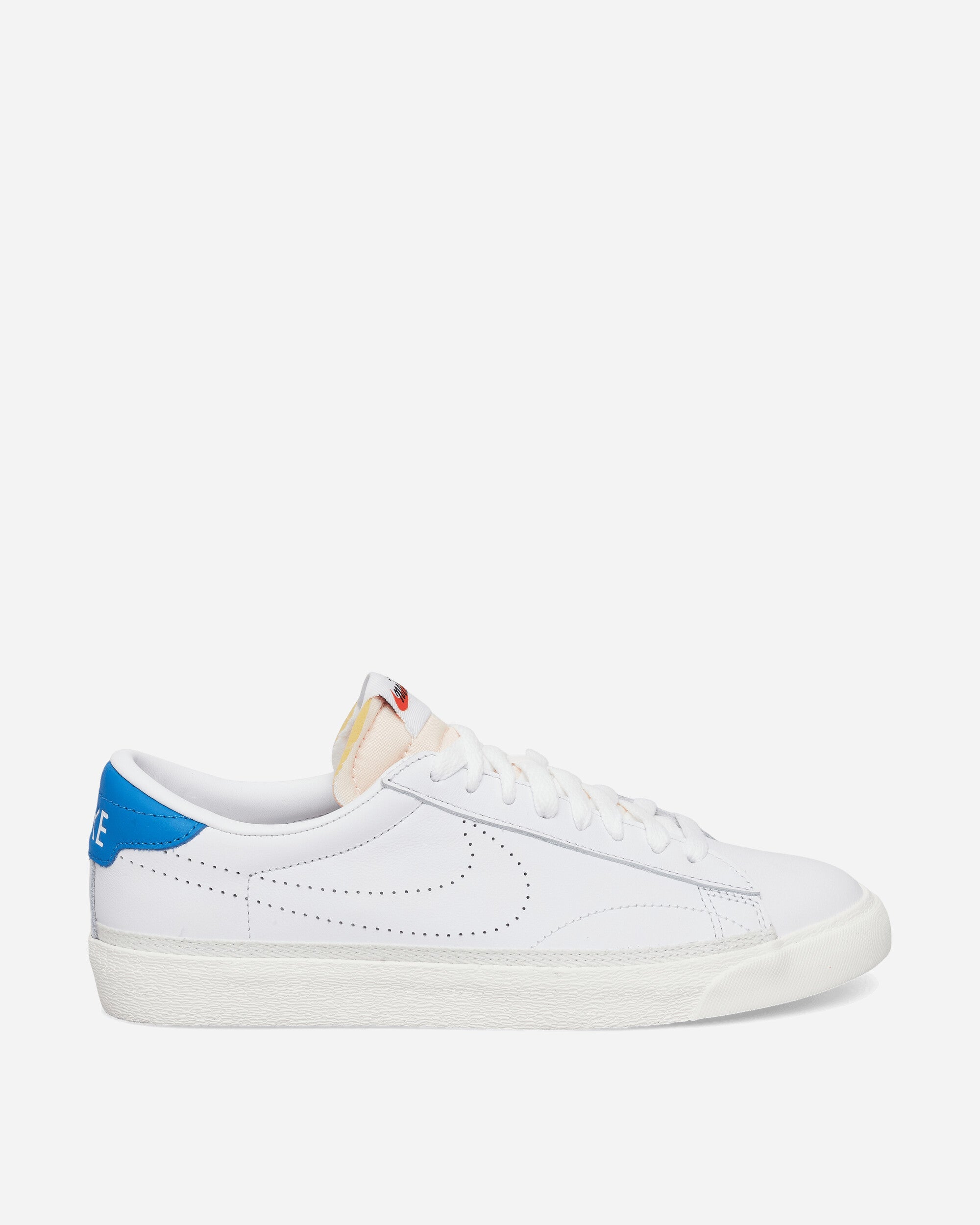 Оригінальна Tennis Classic Sneakers White Nike – боковий вид