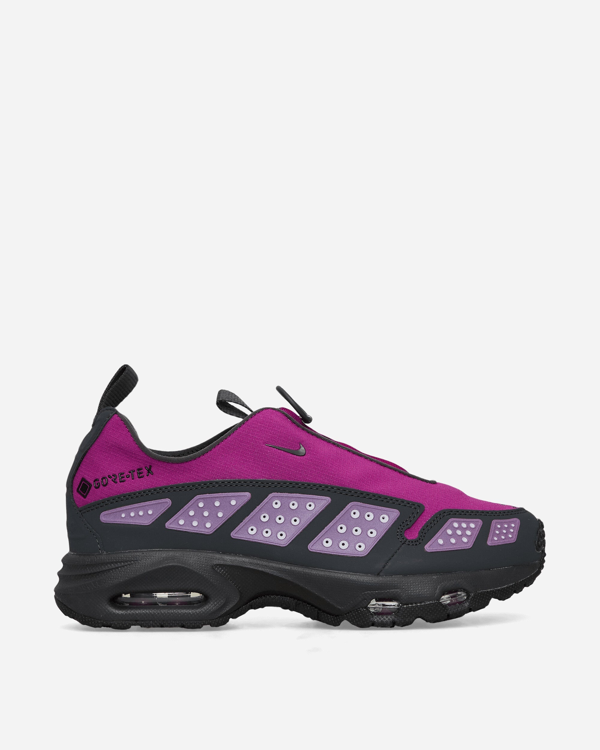 Womens Air Max Sndr Gore-Tex Sneakers Bold Berry Nike оригінал – Купити в Україні – вид ззаду - NIKE