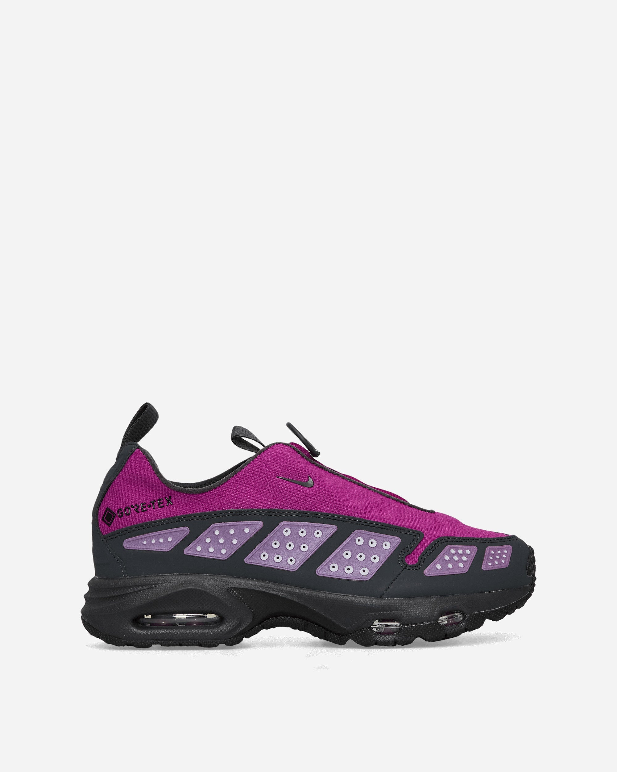 Womens Air Max Sndr Gore-Tex Sneakers Bold Berry Nike оригінал – Купити в Україні – боковий вид - NIKE