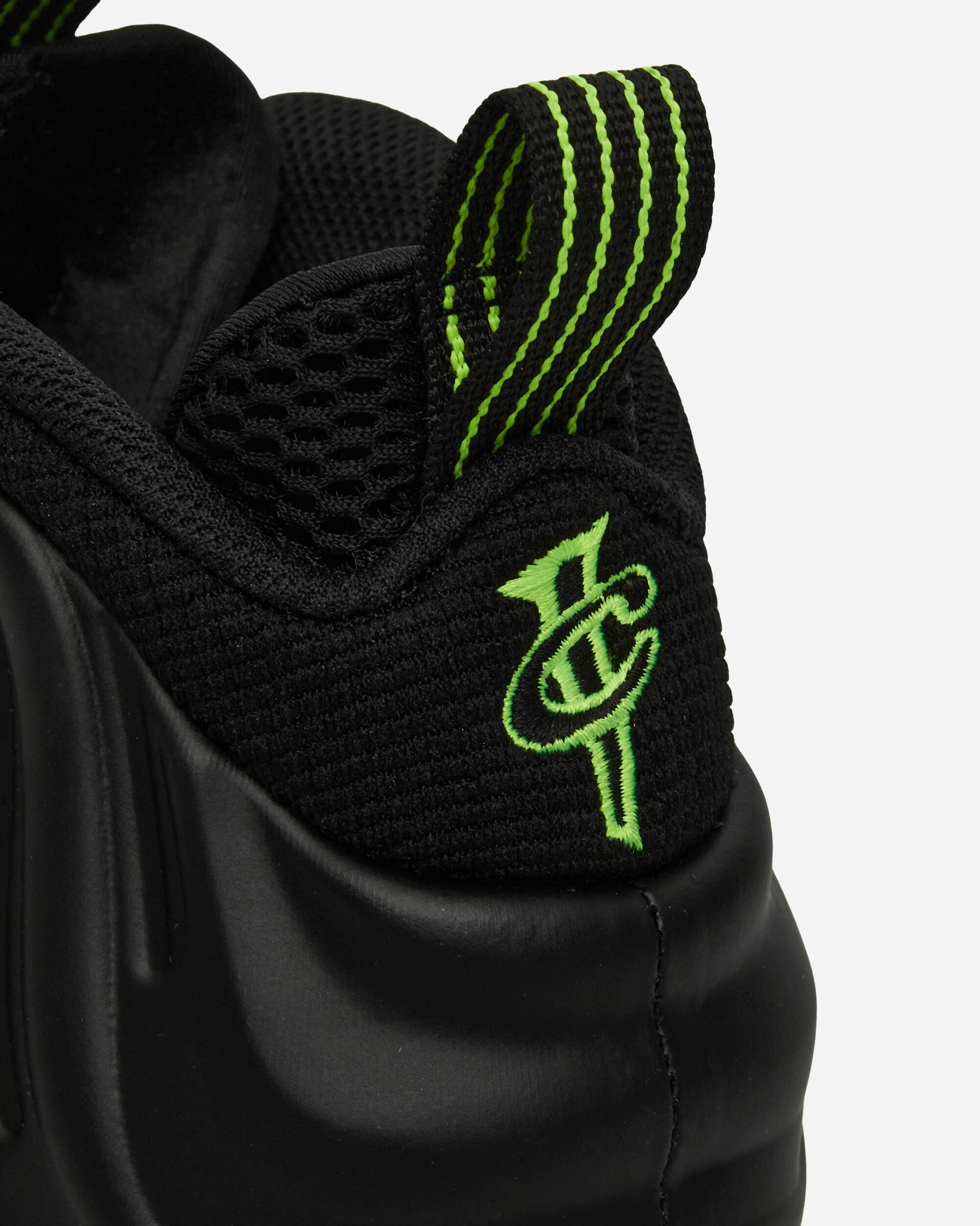 Air Foamposite One Sneakers Black / Volt - NIKE