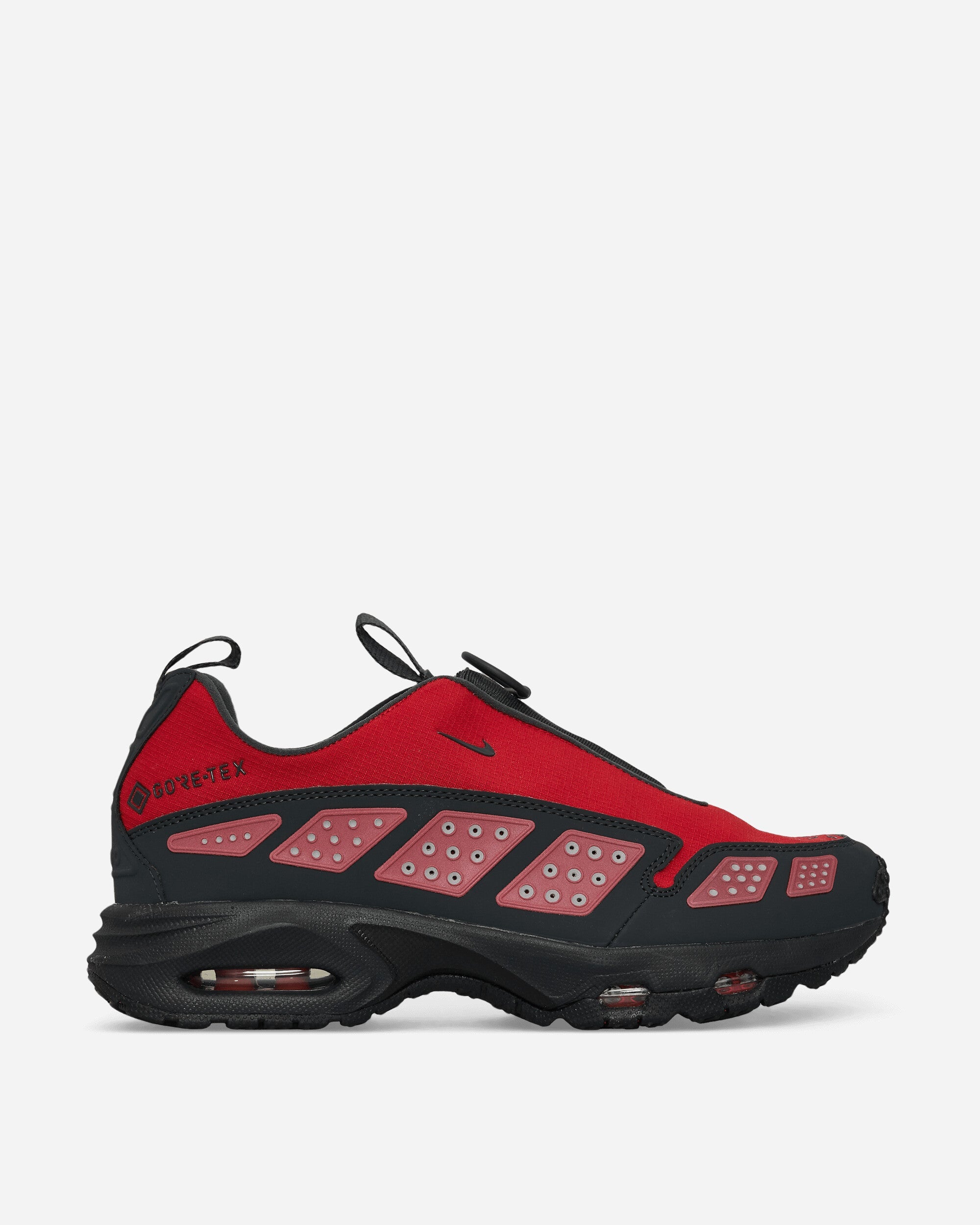 Womens Air Max Sndr Gore-Tex Sneakers Fire Red Nike оригінал – Купити в Україні – вид ззаду - NIKE