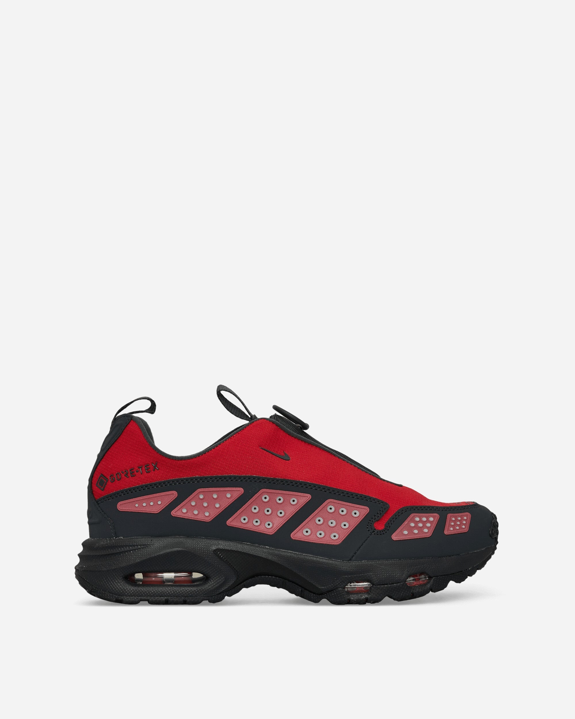 Womens Air Max Sndr Gore-Tex Sneakers Fire Red Nike оригінал – Купити в Україні – боковий вид - NIKE