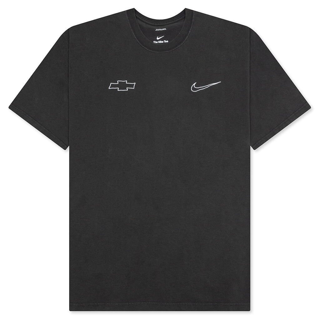 X Devin Booker X Chevrolet Max90 Tee Anthracite Nike – Гарантія оригінальності – боковий вид