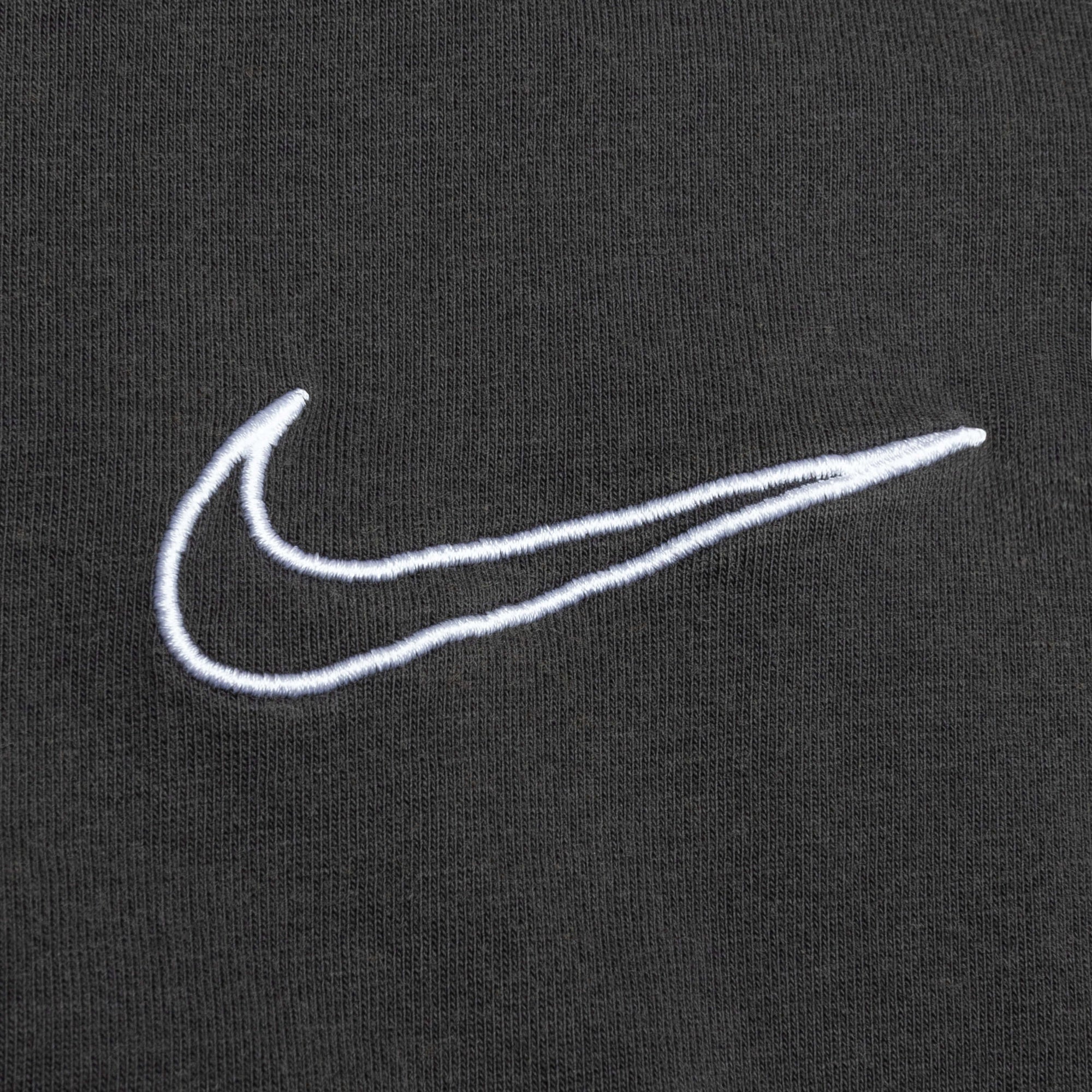 X Devin Booker X Chevrolet Max90 Tee Anthracite Nike – Гарантія оригінальності – збільшений вид