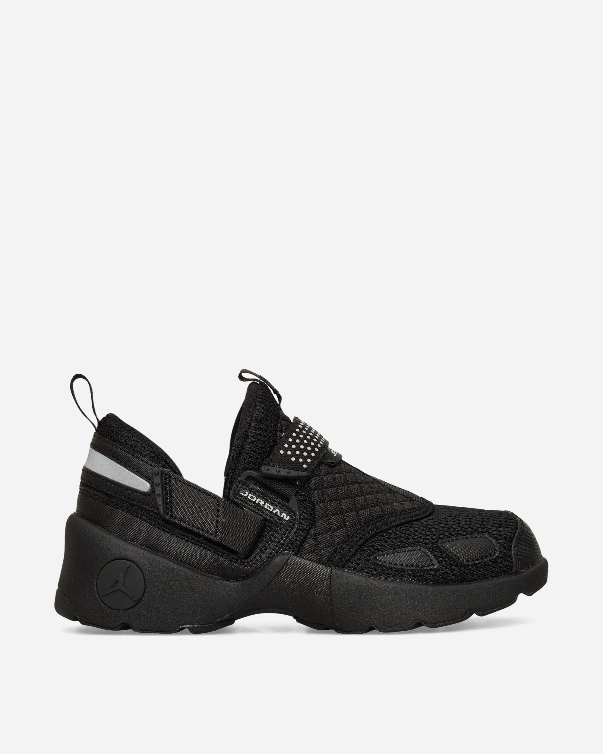 Оригінальна Womens Jordan Trunner LX Sneakers Black Nike – боковий вид