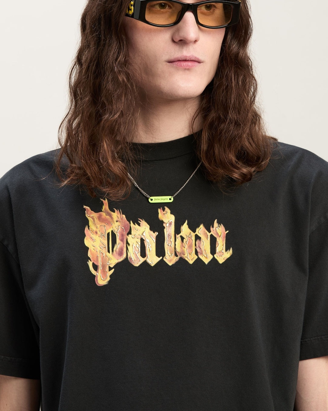 Burning Gold Back Logo T-Shirt Palm angels оригінал – Купити в Україні – вид ззаду - PALM ANGELS