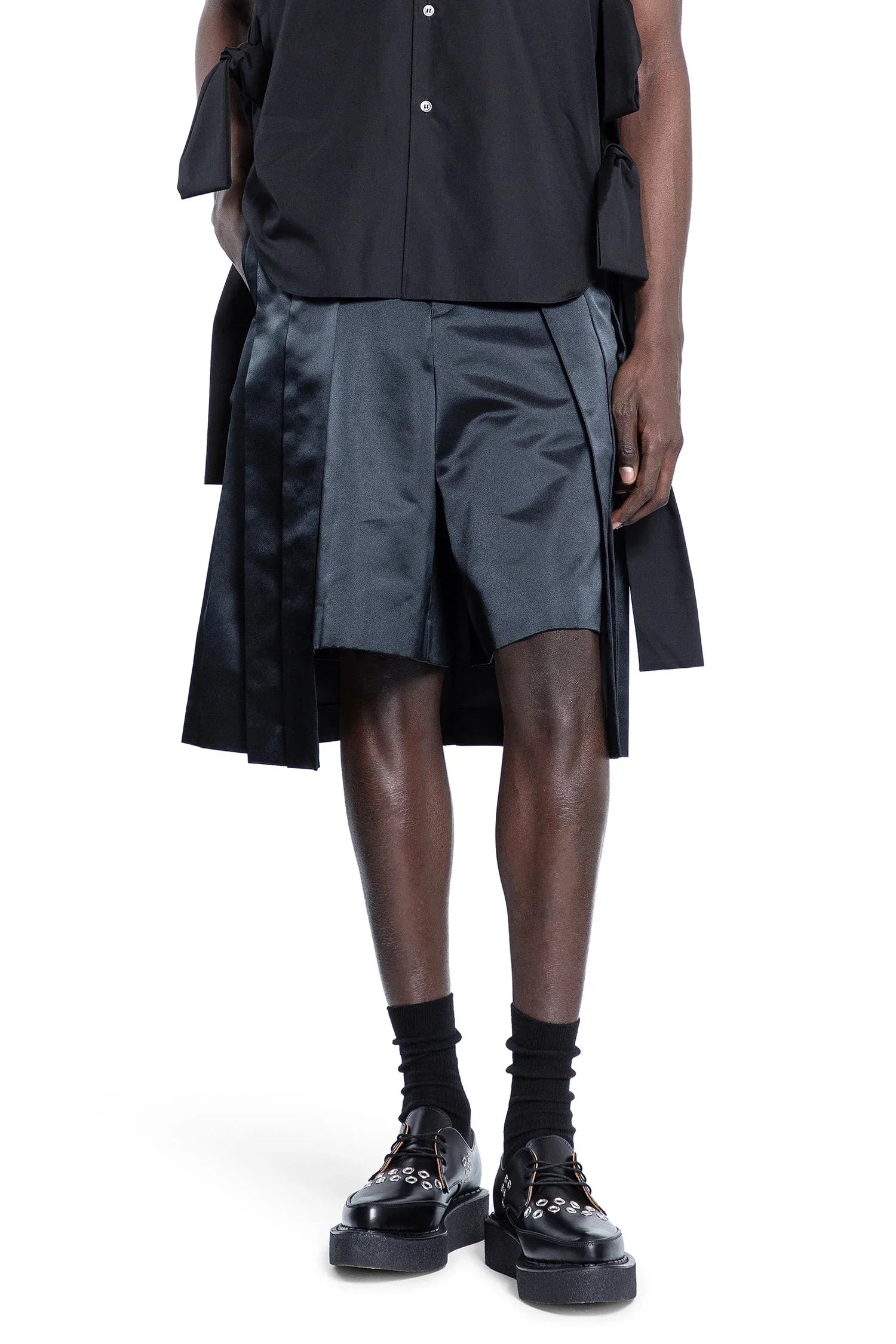 Оригінальна Plus Man Black Shorts & Skirts Comme des garcons – боковий вид