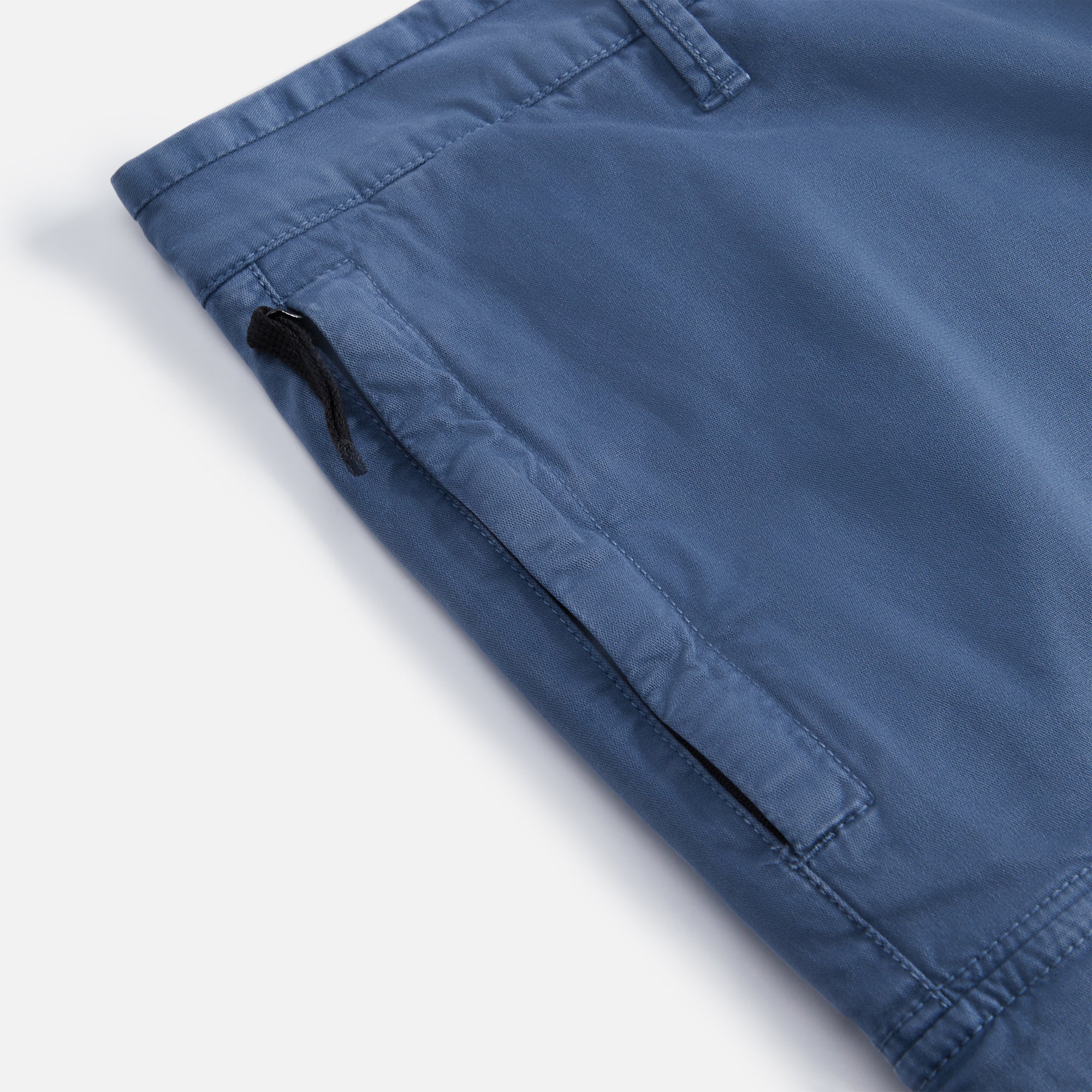 Оригінальна Stretch Broken Twill Garment Dyed Cargo Pant Dark Blue Stone island – детальний вид