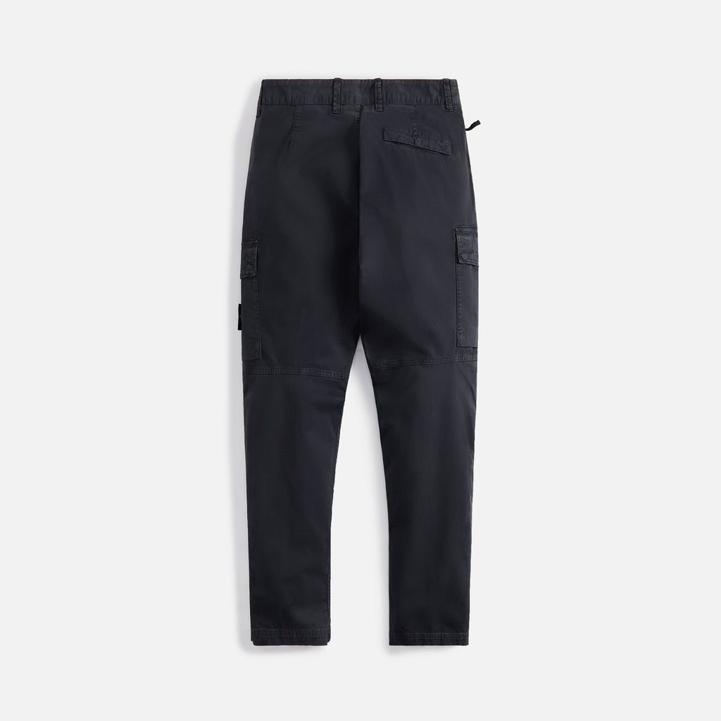 Оригінальна Stretch Broken Twill Garment Dyed Cargo Pant Charcoal Stone island – вид ззаду