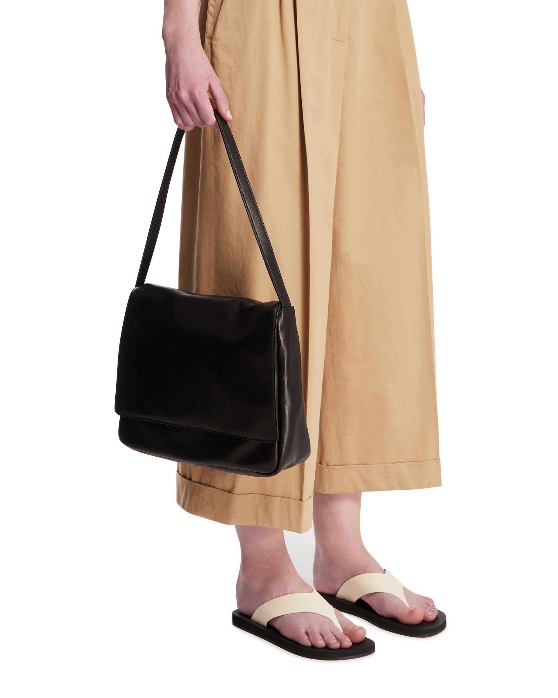 Оригінальна Black Nan Leather Shoulder Bag The row – детальний вид