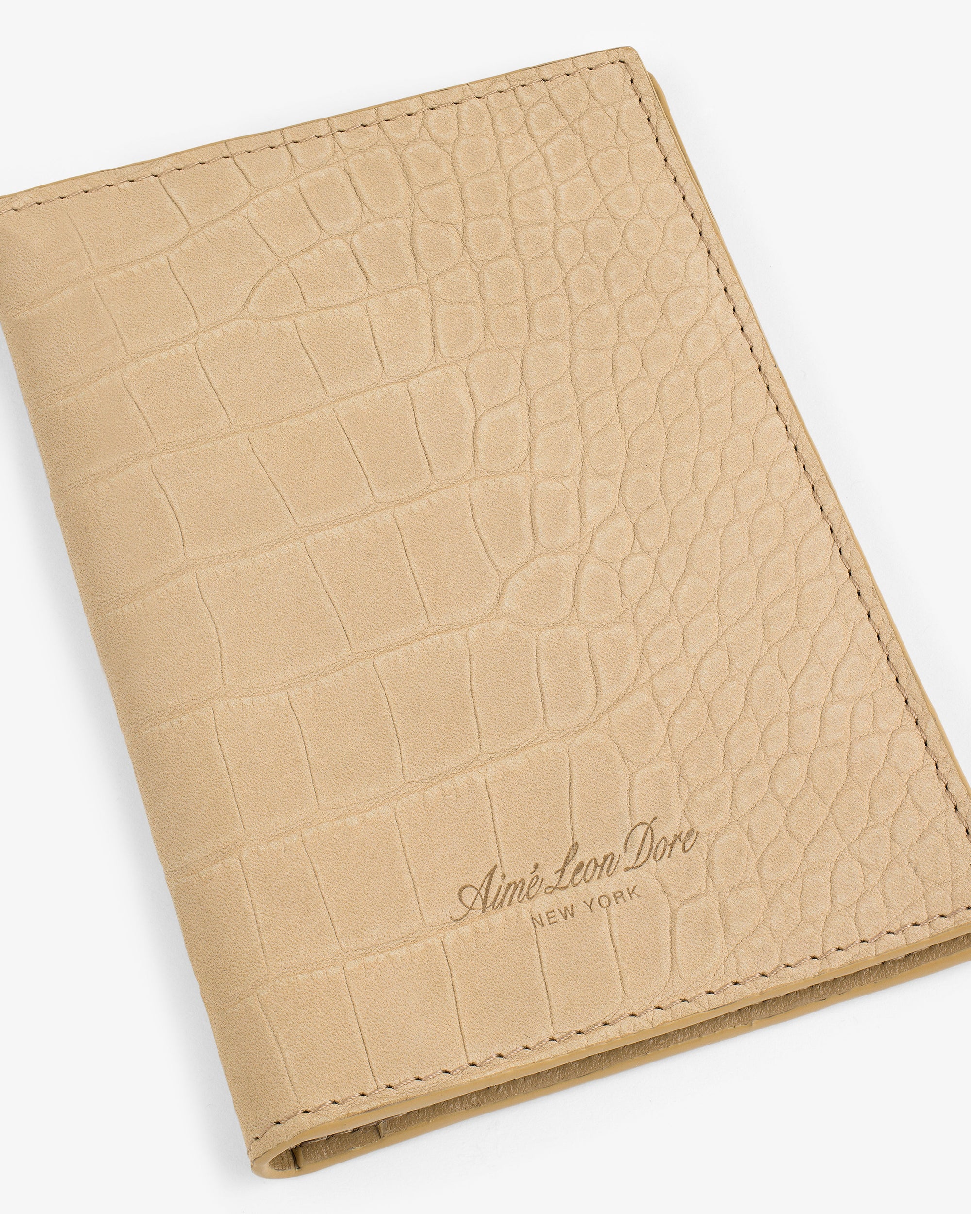 Оригінальна Croc-Embossed Nubuck Passport Holder Aime leon dore – збільшений вид