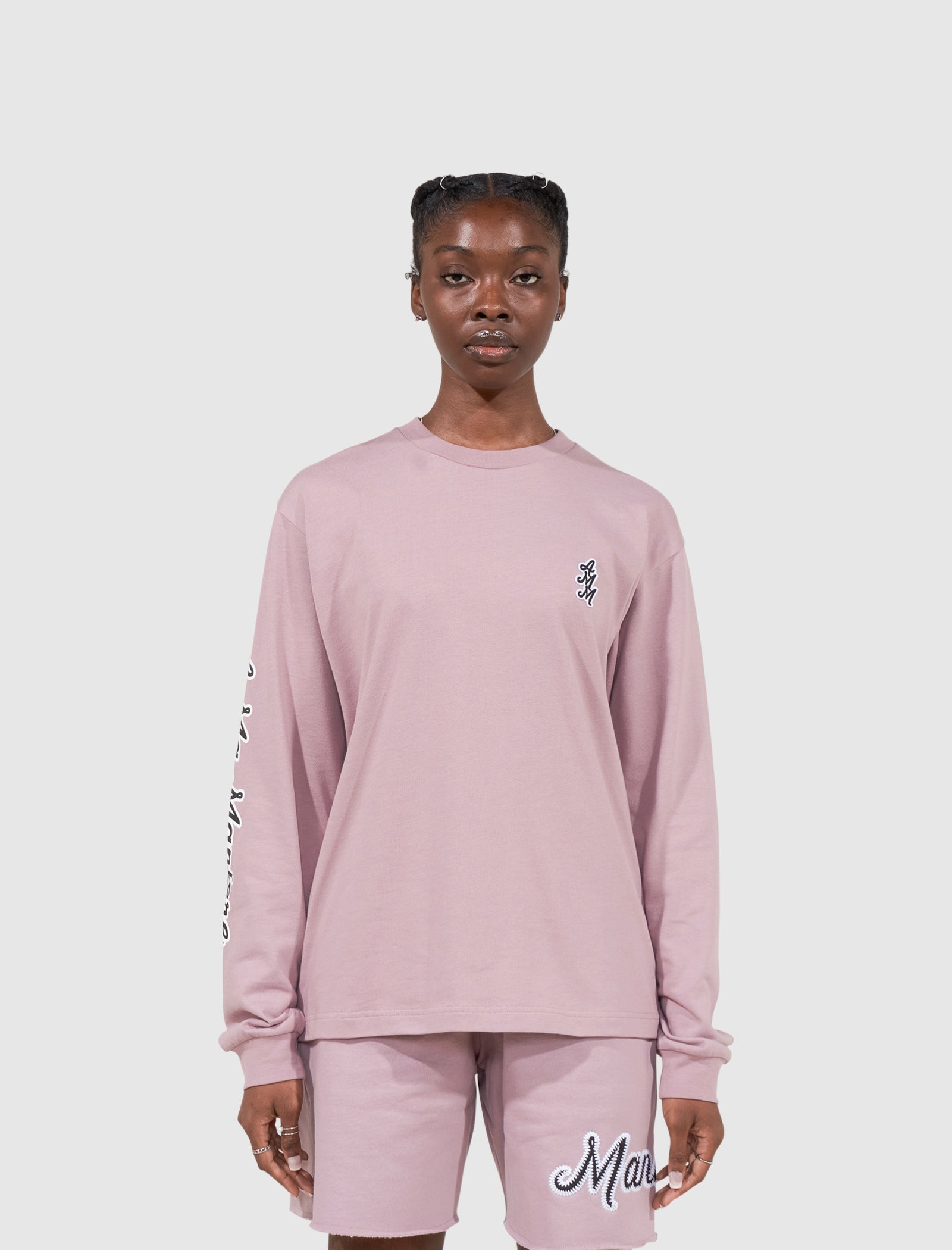 Оригінальна Amm Cursive Logo Long Sleeve A ma maniere – вид ззаду
