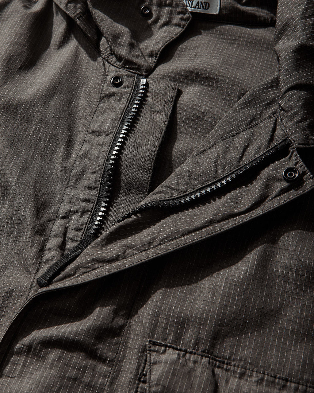 Mens Cotton Nylon Micro Ripstop Field Jacket Charcoal Stone island – Гарантія оригінальності – детальний вид