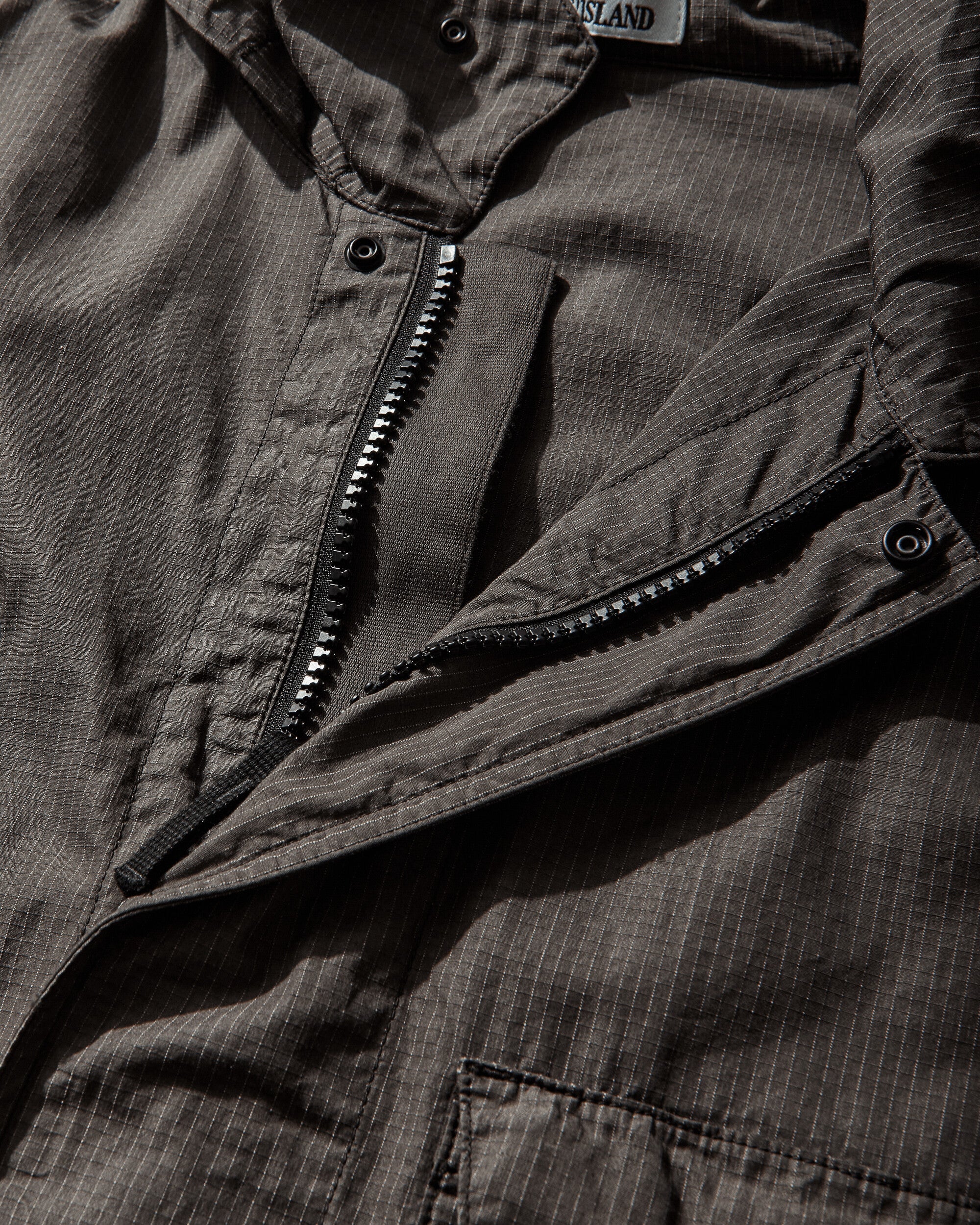 Mens Cotton Nylon Micro Ripstop Field Jacket Charcoal Stone island – Гарантія оригінальності – детальний вид