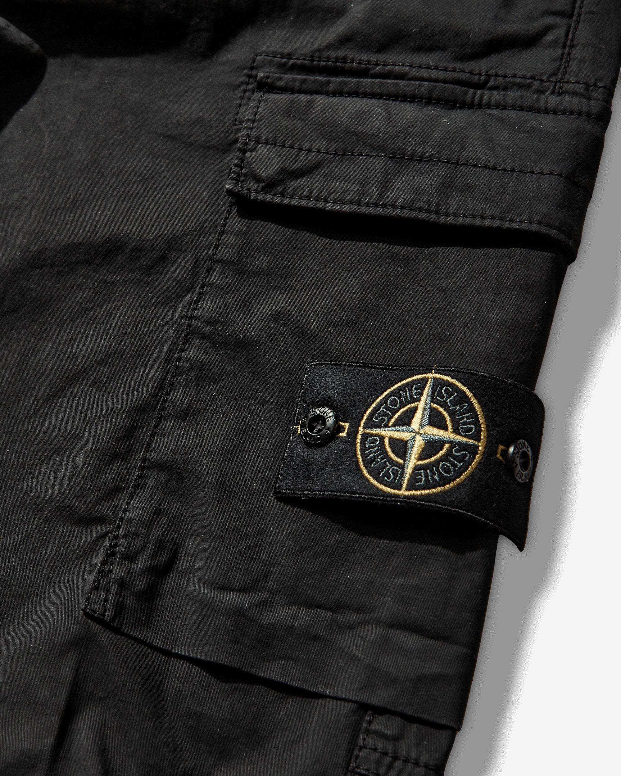 Оригінальна Mens Stretch Organic Cotton Twill Cargo Pants Black Stone island – детальний вид