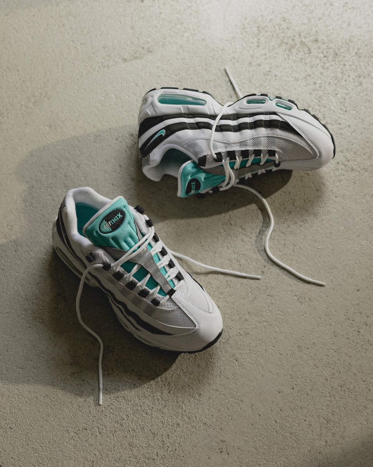 Оригінальна Air Max 95 Og *black Border* Nike – вид ззаду