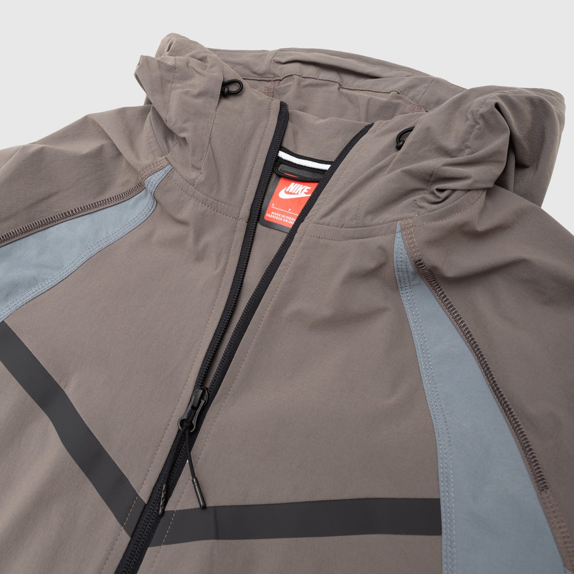 Tech Dri-Fit Woven Windrunner Oversized Jacket Nike оригінал – Купити в Україні – вид ззаду