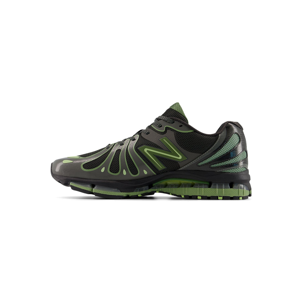 1890 New balance оригінал – Купити в Україні – вид ззаду