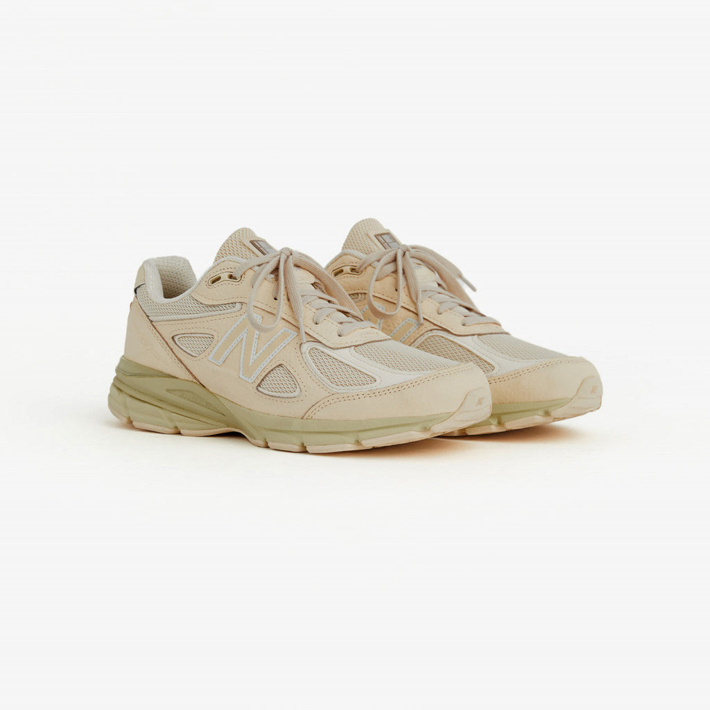 Оригінальна 990v4 New balance – вид ззаду