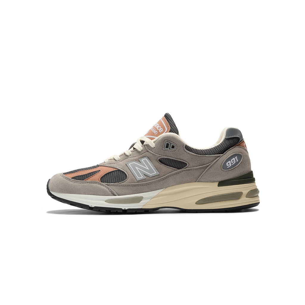 Оригінальна Mens Made In Uk 991v2 Shoes New balance – боковий вид